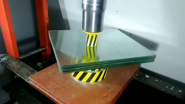 Hydraulic Press Tempered Glass | YouTube पर पहली बार 🔥😲 | experiment смотреть онлайн