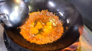 1日1200人来店する爆裂中華。深夜2時まで営業のトンデモ中華がヤバすぎる。