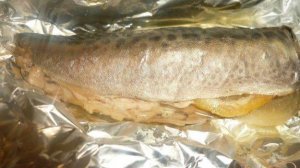 Скумбрия в фольге, с лимоном и луком