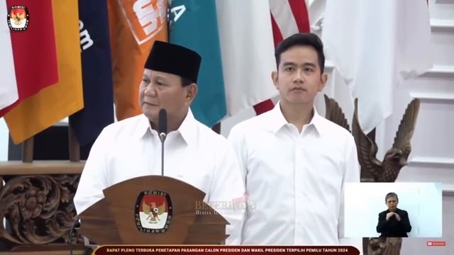 Sontak Tertawa, Prabowo Tiba2 Mendorong Anies dan Berkata "Saya tahu senyuman anda itu berat" смотреть онлайн