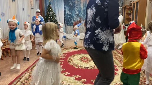 Новогодний утренник 2025 смотреть онлайн