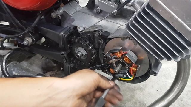 Najprostszy i najszybszy sposób na montaż zapłonu DE w Simsonie смотреть онлайн