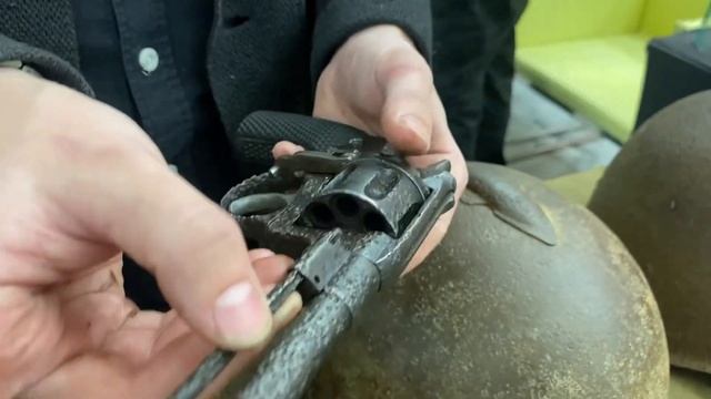 Долгая перезарядка главный недостаток револьвера Наган смотреть онлайн