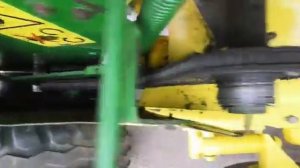 Прокрутка пресс-подборщика John Deere 570
