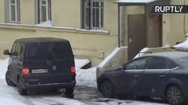 Улюкаев выходит из машины и направляется в Басманный Суд неспешной походкой смотреть онлайн