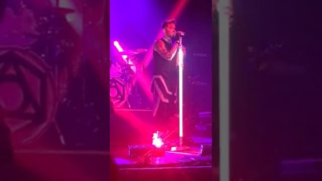 Adam Lambert - "Underground" LIVE смотреть онлайн