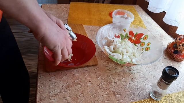 Жареная курочка с лучком и чесночком... смотреть онлайн