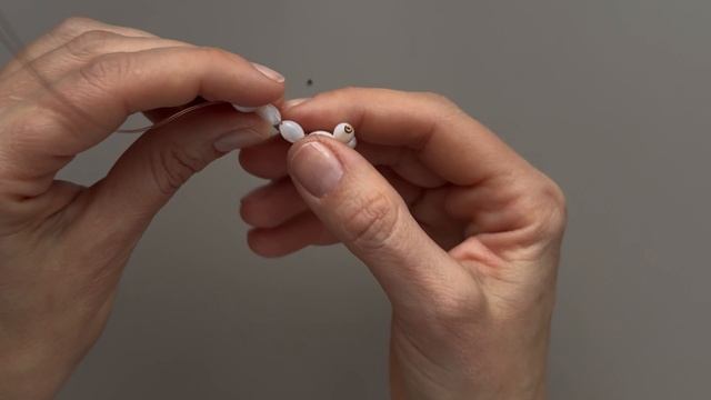 Подвеска «собачка из шарика» сделана из бусин смотреть онлайн