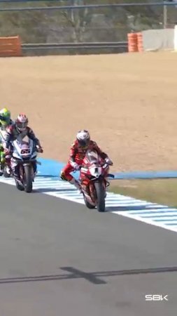 Bautista 🆚 Rea at Turn 1 in Race 2 ｜ 2024 #SpanishWorldSBK 🇪🇸