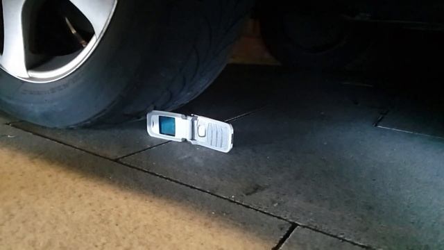 Car vs old siemens phone смотреть онлайн