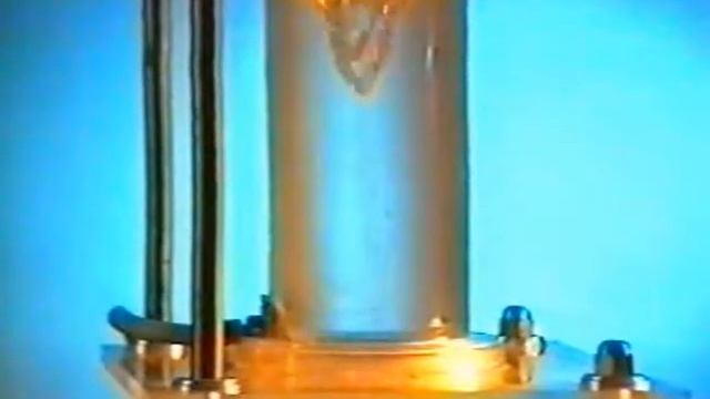 Смерч, возбуждаемый магнитной мешалкой смотреть онлайн