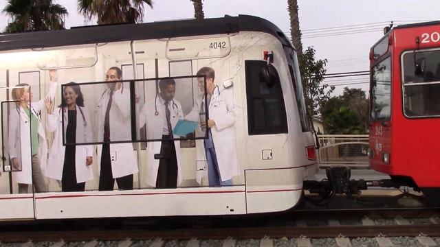 MTS Trolley - Siemens S70 UCSD Blue Line #4042 Arriving into Palm Avenue смотреть онлайн