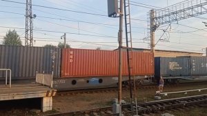 Электровоз ВЛ10-421 с грузовым поездом, станция Фрязево.