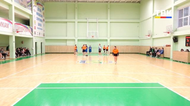 Упорная борьба на площадке: первенство по баскетболу среди школьниц в Искитиме