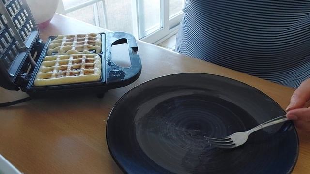 Гуляем,печём бельгийские вафли,наблюдаем за жизнью насекомых смотреть онлайн