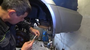 Ставим подкрылки на синий PAJERO