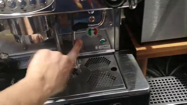 Coffee S1:E1 Setting up the Machine (Syncro Royal) Debut Cafe смотреть онлайн