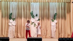 "Взрослые и дети"  сл. М. Танича, муз. В. Шаинского.