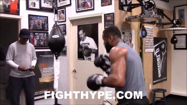 JEAN PASCAL DISPLAYS TIMING AND ACCURACY ON DOUBLE END BAG AS HE PREPARES FOR KOVALEV REMATCH смотреть онлайн