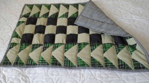 Лоскутное шитье для начинающих/ Узорная кайма "Следы гуся"/ Как сшить простой коврик из лоскутков