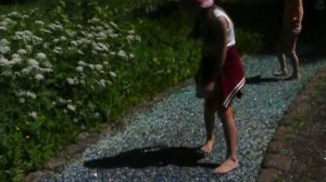 босиком... по битому стеклу...