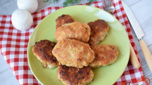Мясные котлеты с картофелем и кабачком
