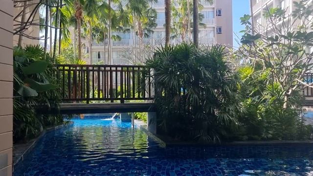 Grand Mercure Patong, Deluxe room access to pool. смотреть онлайн