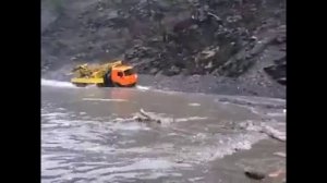 Форсирование реки на КАМАЗе с комментарием