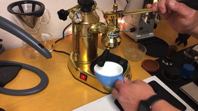 How to Make Latte | La Pavoni Pro смотреть онлайн