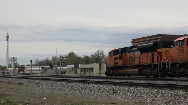CN Freight Train Meets BNSF Coal Train