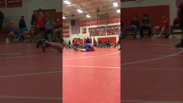 Davin Lambert (Jr. 285) of Olentangy Liberty against Westerville South смотреть онлайн