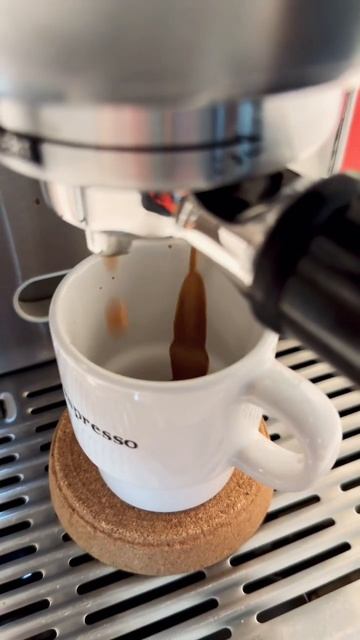 Thursday 3PM espresso #shorts #youtubeshorts #coffee #espresso #coffeelover #fyp смотреть онлайн