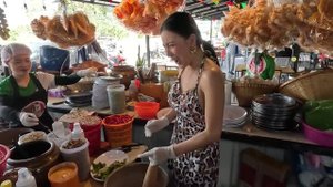 Самая известная куриная леди на гриле в Паттайе - Тайская уличная еда