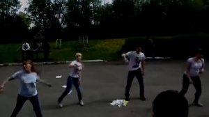 Скромный танец.