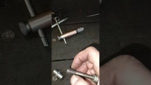 Фольксваген Т5, ремонт шпильки натяжного ролика.