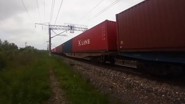 Электровоз 3ЭС5К-044 "Ермак" с грузовым поездом. смотреть онлайн