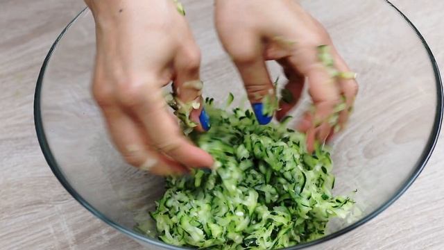 Nur wenige kennen dieses köstliche Zucchini-Rezept❗ einfach und ohne Fleisch. unglaublich lecker. смотреть онлайн