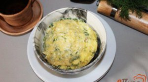 Омлет с сырной корочкой и курицей в микроволновке