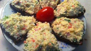 Сырный салат с крабовым мясом