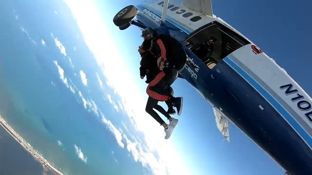 Skydive Sebastian - Shami's Skydive смотреть онлайн