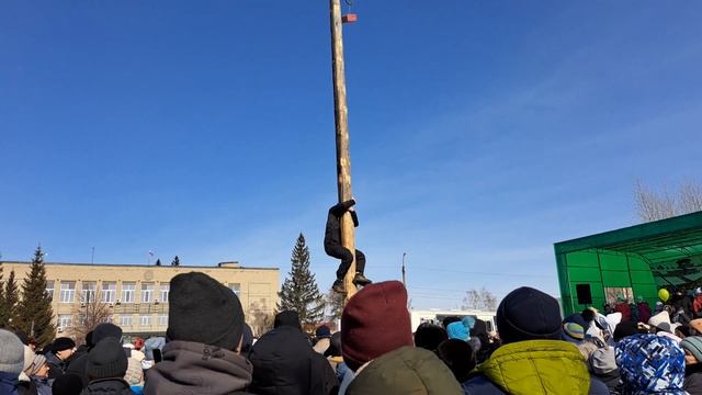 Пели, плясали, ели блины и шашлыки... и даже мужской стрипиз был... Зиму проводили на все 100% смотреть онлайн