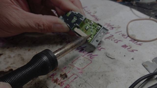 PS2 Laser Lens ( Playstation 2 Fat ) removing Anti Static Solder - KHS-400C Totalconsole смотреть онлайн