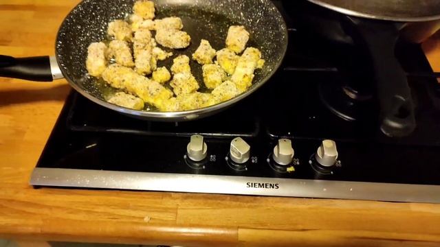 Фр. блюдо от шеф повара. Сосиски из VIP свиней и фриты из манки. QuiToque смотреть онлайн