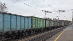 Электровозы ВЛ80Т-1345 + ВЛ80С с грузовым поездом