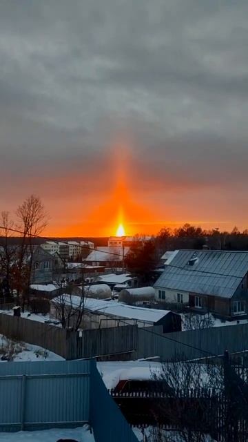 Световой столб заметили в Талакане смотреть онлайн