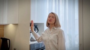 Прямая кухня белый глянец+дерево, фасады AGT, ручки профиль.