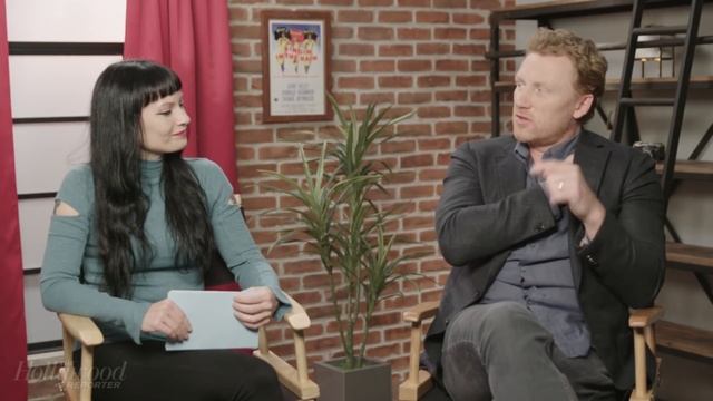 'Grey's Anatomy' Star Kevin McKidd Teases "Very Celebratory" Season 14 Finale | In Studio With THR смотреть онлайн