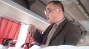 Очки Нннаадо. Азиат торгует в электричке