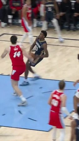 Yves Missi throws down a RIDICULOUS poster in Memphis!