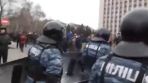 УКРАИНА!! Донецк! Славяне встречают СВОЙ!! 'Беркут'!!!. [23.02.2014]